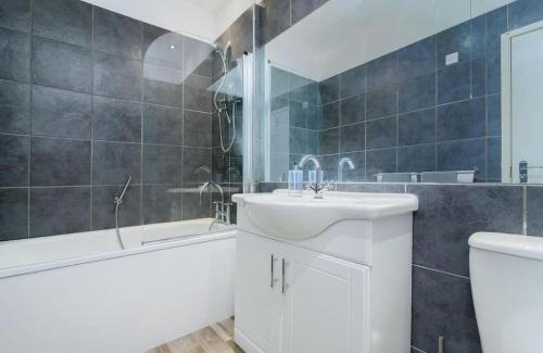 Liverpool Apartment | Baltic Dockside Apartment, Free Parking