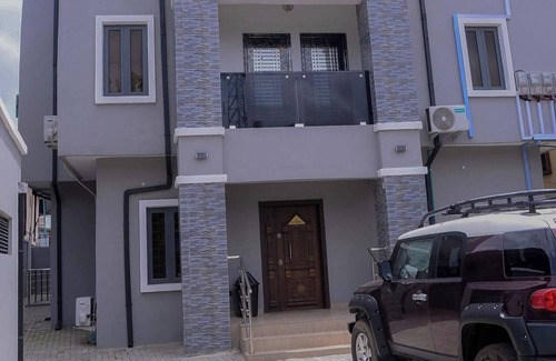 Surulere Apartment | Bamgbose Apartments - Sleeps 2 - Parking - WiFi