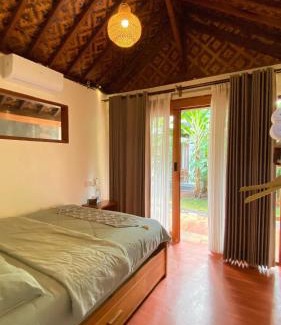 Batu Karas Hotel | Banana surf and stay