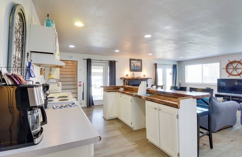 Bandon House | Bandon Home w/Patio, Steps to South Jetty Park