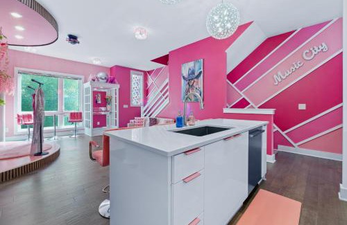 Nashville Apartment | Barbie's Nashville Bachelorette Bash