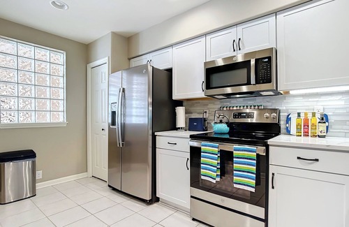 Tropical Cove House | Barefoot Bungalow Retreat. Pool and golf included