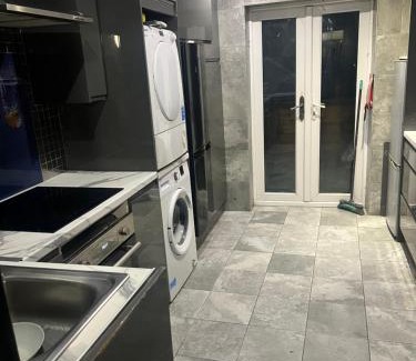 Treforest House | Bargain room minuites from train station