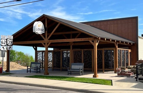 Berlin Apartment | Barnwood Suite · Romantic getaway on Main Street - Barnwood Suite