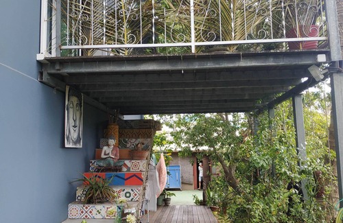 Noumea Villa | BAS DE VILLA cosy, wooded garden with swimming pool, very quiet, town center.