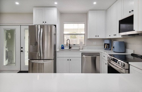Saint Cloud Apartment | Basketball + Firepit + 20mi to Disney + in dwtn!