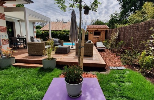 Andernos-les-Bains Villa | Bassin-side villa with pool