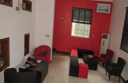 Ofin House | Bates Place Apartments