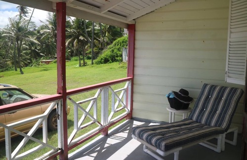 Hill Crest Cottage | Bathsheba, 4 Bedroom Oceanside Family Getaway. Walk to beach and Soup Bowl.
