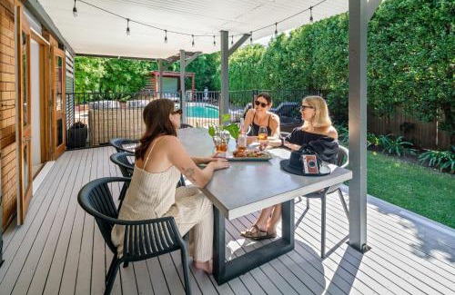 Battery Hill House | Battery Hill Pet-Friendly Poolside Paradise
