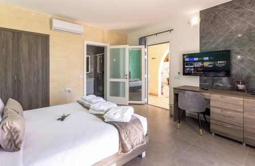 Xewkija Hotel | Battista Guesthouse with Pool-room 3