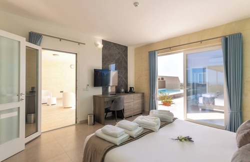 Xewkija Hotel | Battista Guesthouse with Pool-room 3