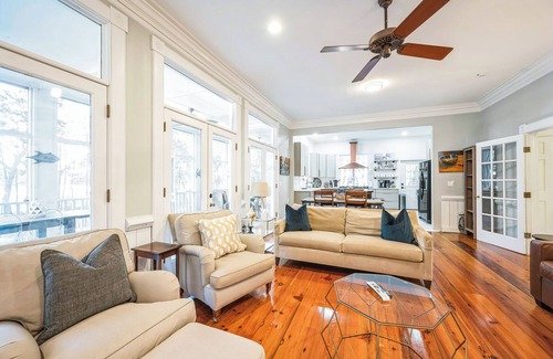 Johns Island House | Bay Breeze Manor: Waterfront, Pool & Hot Tub, Game Room!