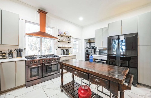 Johns Island House | Bay Breeze Manor: Waterfront, Pool & Hot Tub, Game Room!