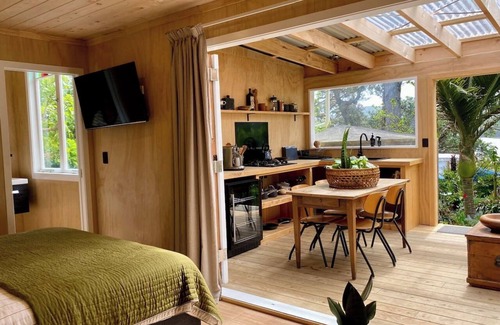 Tryphena House | Bay Cottage Great Barrier Island - By 2 Beaches