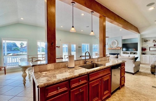 Isla Del Sol House | Bay House with Private Pool, Fishing, Kayaking & Sun Fun. Quiet neighborhood.