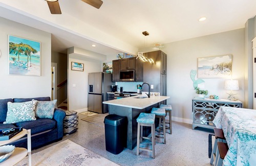 Colington Harbour Condo | Bay-view 1BR with outdoor shower and fishing access