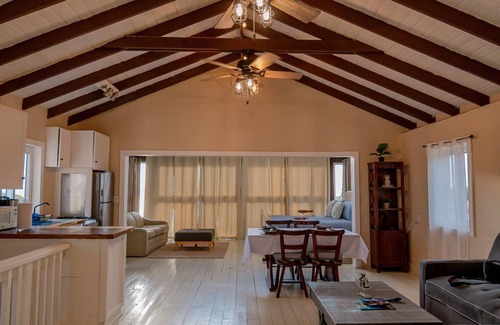 Half Moon Bay Apartment | Bay view/Pent house/Luxury view in West End