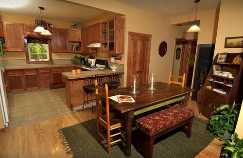 Eureka Springs House | Bayberry Cottage- Looks Out on Private Lake