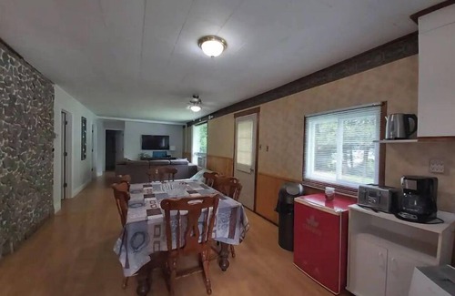 Hope Bay House | Bayfront Rustic Cottage | 4Br + Pet Friendly