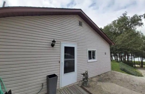 Hope Bay House | Bayfront Rustic Cottage | 4Br + Pet Friendly