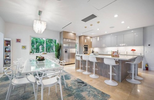 Seybold Villa | Bayfront Villa Heated Pool Amazing Views and Beach Access