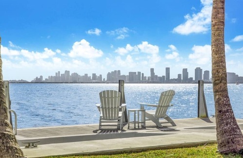Seybold Villa | Bayfront Villa Heated Pool Amazing Views and Beach Access