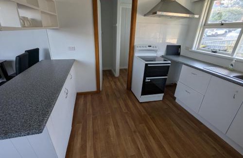 Glebe Apartment | Bayley 1 - Walk to city from 2 bedroom apartment with city and mountain views