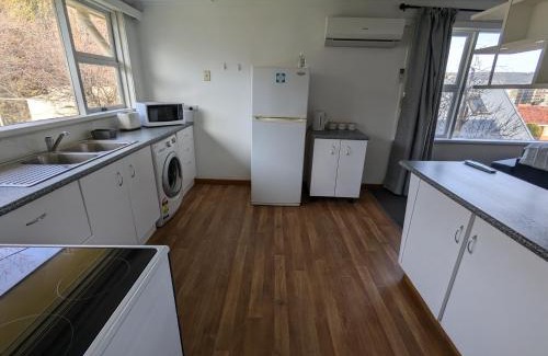 Glebe Apartment | Bayley 1 - Walk to city from 2 bedroom apartment with city and mountain views