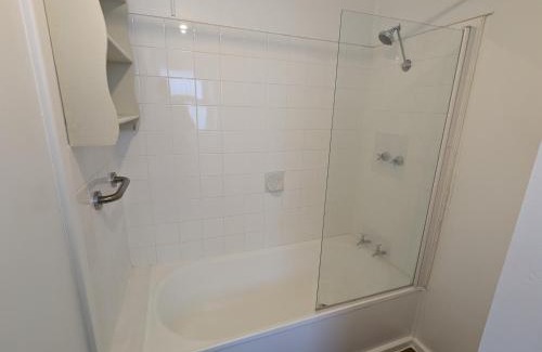 Glebe Apartment | Bayley 1 - Walk to city from 2 bedroom apartment with city and mountain views