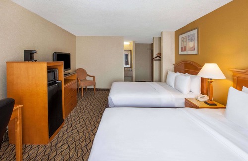 Canton Hotel | Baymont by Wyndham Canton