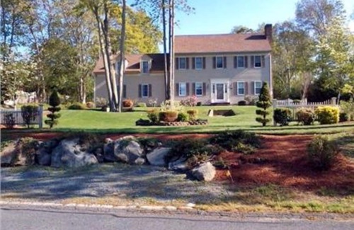 East Dennis House | 'Bayside' 2 story Colonial with Guest Quarters & Central Air