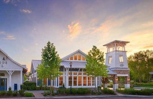 The Commons Villa | Bayside - Beach/Golf 4BR/3.5B+Enclosed Loft/Game Room - Backs to Private Pond