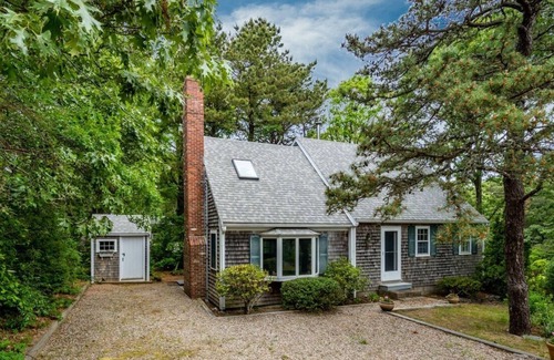 North Eastham House | Bayside Home Within a Mile of Kingsbury Beach and Wiley Park