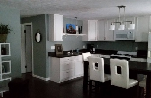 Elk Rapids Cottage | ~Bayside Retreat ~ Cozy Carriage House In The Heart Of Elk Rapids