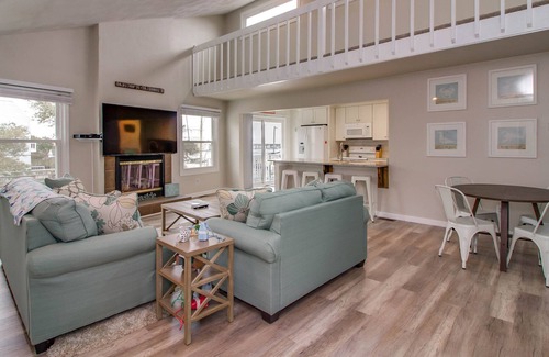 Chic's Beach Condo | Bayview Escape at Chic Beach