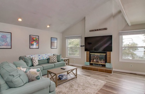 Chic's Beach Condo | Bayview Escape at Chic Beach