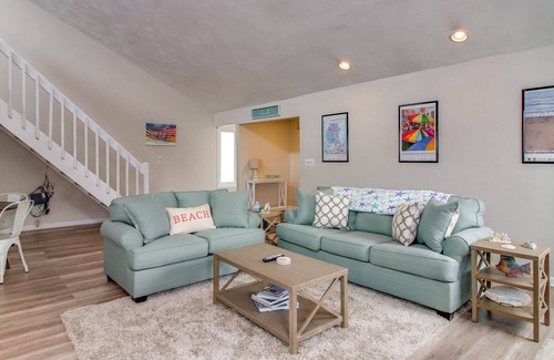 Chic's Beach Condo | Bayview Escape at Chic Beach