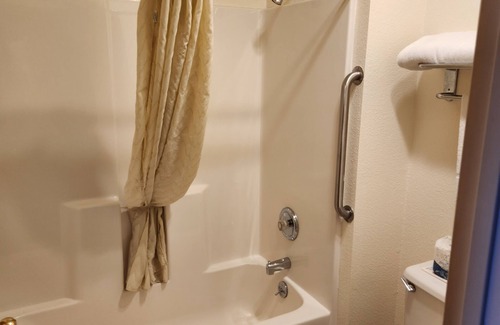 Crescent City Hotel | Bayview Inn