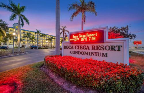 St. Petersburg - Clearwater Apartment | Bayview Sunsets Gym HOT TUB Pool BBQ RUM Bar