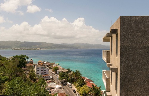 Montego Bay Apartment | Baywatch Beach at Montego Bay Club