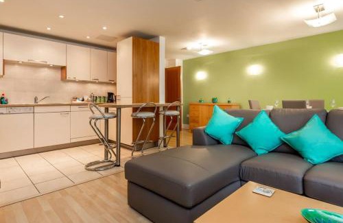 Poole Apartment | Baywatch - Private Balcony Overlooking Poole Quay