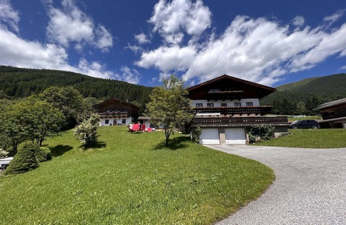 Schonbach Villa | Beautiful villa for 11 guests with WIFI, TV, terrace and panoramic view