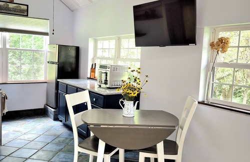 Stanford Villa | Be our guest. This is our stand-alone guest house, on 4+ acres.