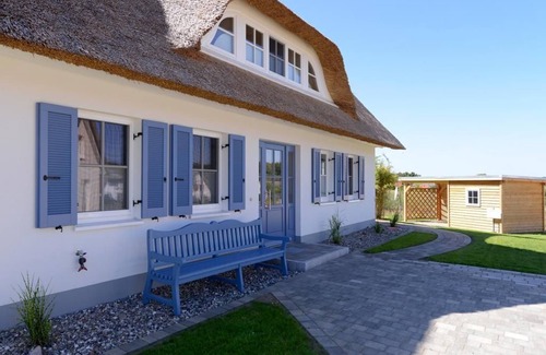 Gross Schwansee Apartment | Beach bench