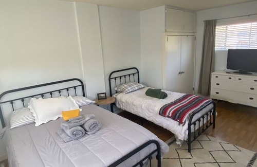 Belmont Heights House | Beach bungalow-5 min to beach, shops, restaurants!