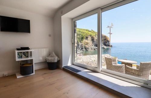 Cadgwith House | Beach Cottage
