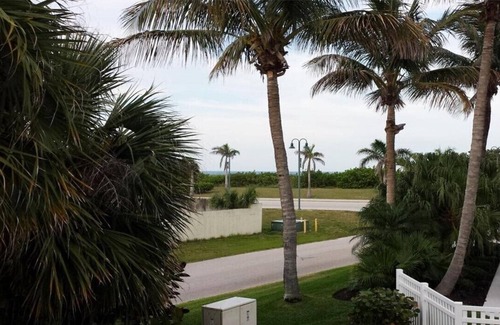 Fort Pierce House | ποΈ Beach Cottage, Steps to Beach. Updated and Great Deal for Money.