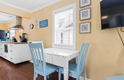Kure Beach Cottage | Beach Cottage With Private Home Gym & E-Bikes