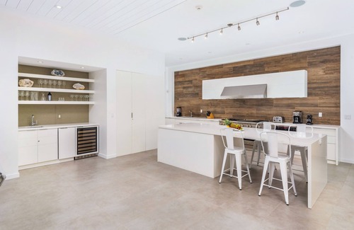 Leeward Settlement Apartment | Beach Enclave